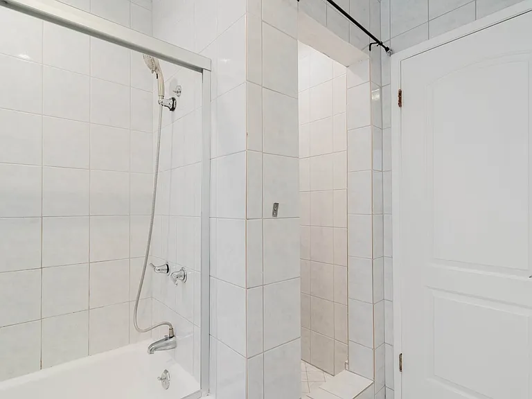 13856 Runnymede St — Photo 31