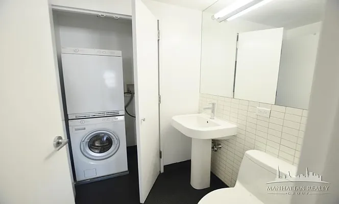 Rented by Manhattan Realty Group | media 16