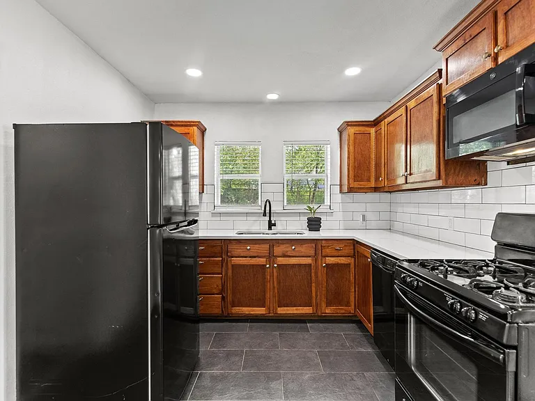 82 Vaughn Dr — Photo 8