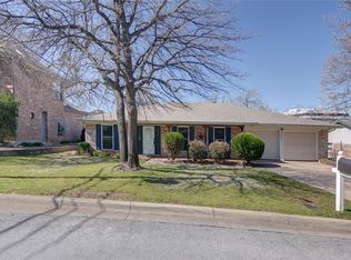 2501 Summit View Dr, Bedford, TX 76021