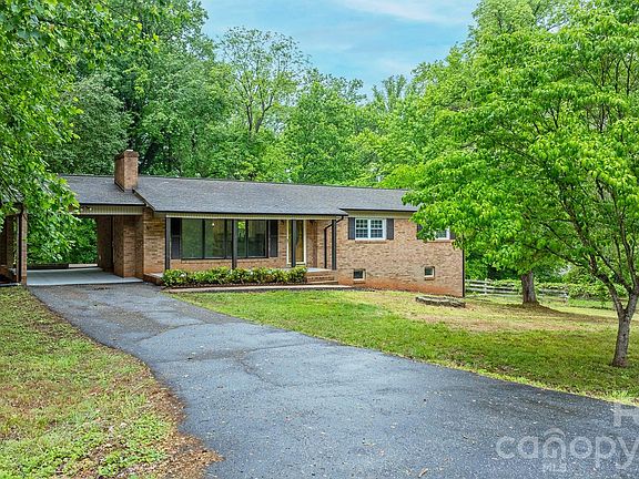 2nd image of 1871 Crestview Dr