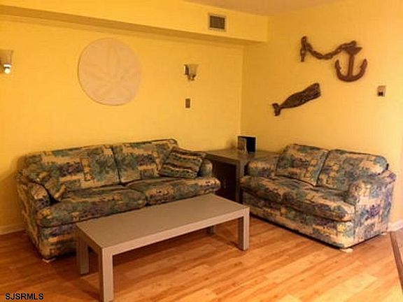2nd image of 871 E 7th St #34