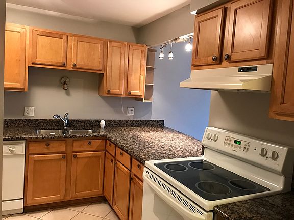 3rd image of 930 Perrie Dr APT 303