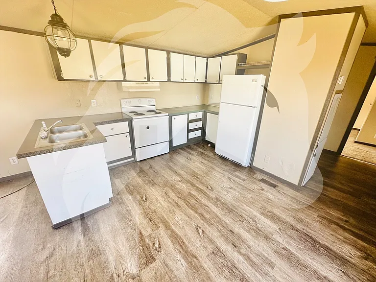 310 Madison Ave #14 — Photo 4