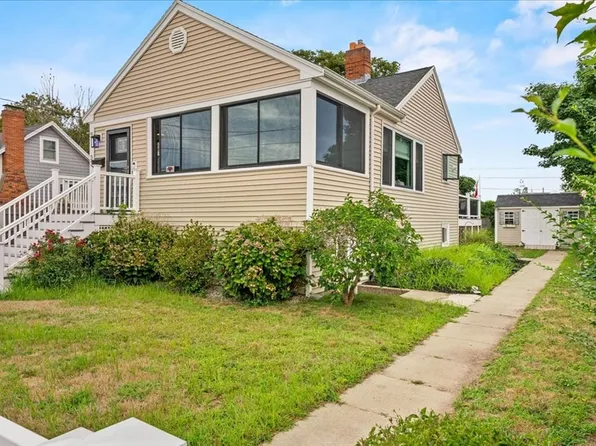 33 D St, Hull, MA 02045