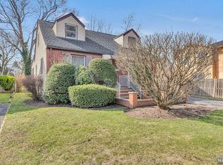 82 Surrey Ln, Bergenfield, NJ 07621