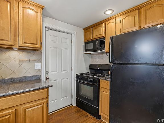 5th image of 955 Beach Rd