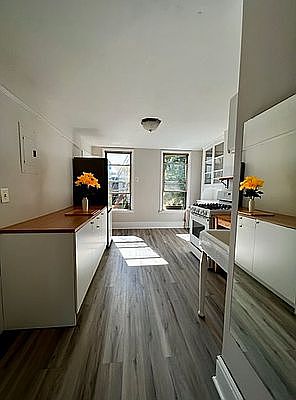 1st image of 220 11th St #2