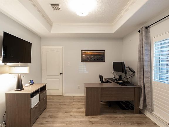 5th image of 128 Crescent Bay Dr
