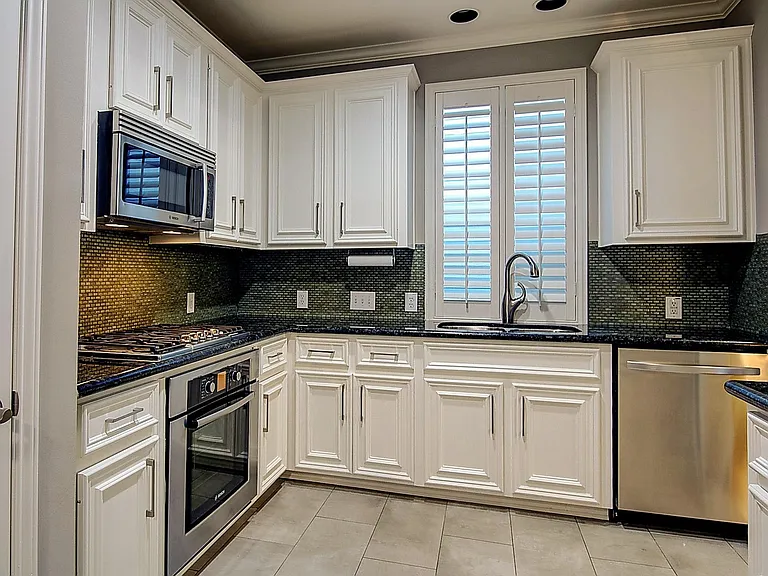 1408 W Webster St — Photo 16