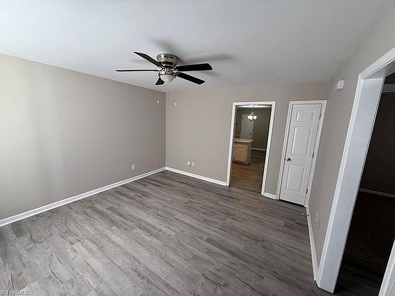 5th image of 3221 N Ohenry Blvd
