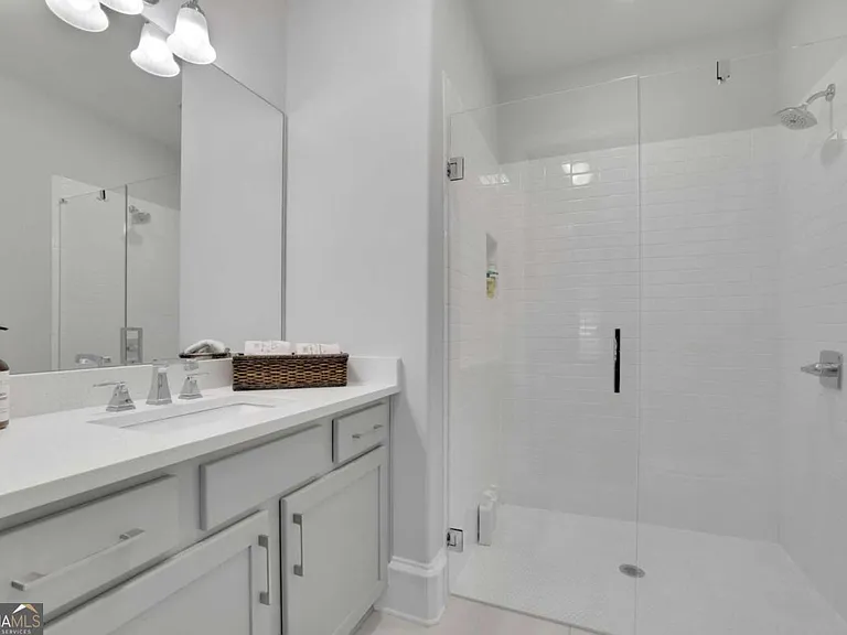 885 3rd St — Photo 7