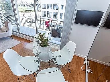 4th image of 1734 Bay St APT 202