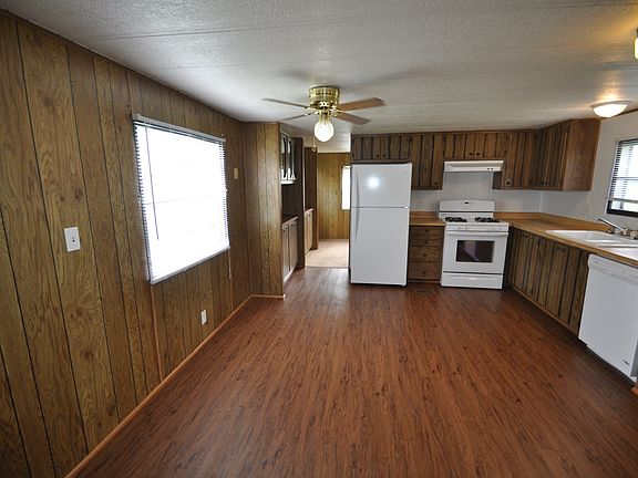 DINING AREA / KITCHEN