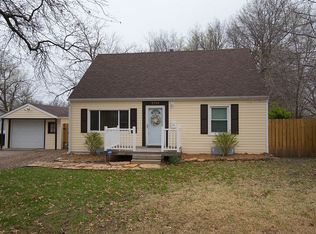 2706 SW 10th Ave, Topeka, KS 66604