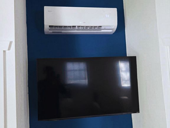 Studio with A/C, Smart TV & Netflix included for endless entertainment