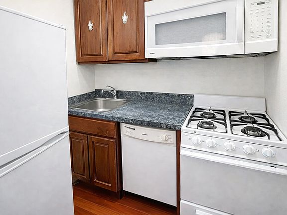 4th image of 350 Greene Ave APT 5