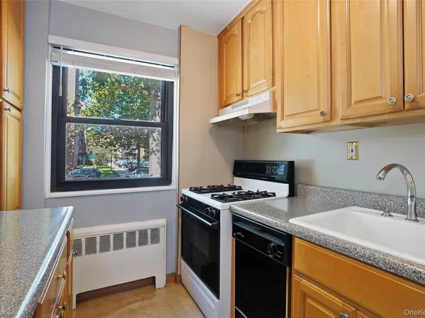 84-18 155th Avenue image 8 of 26