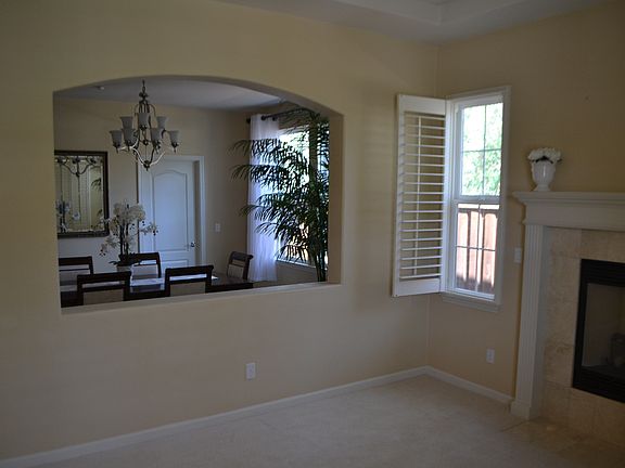 4th image of 35 Deerfield Dr