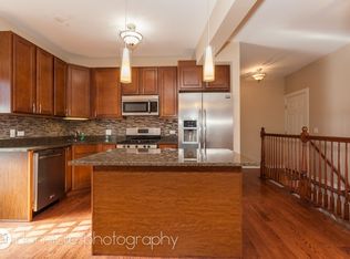815 W Newport Ave APT 1, Chicago, IL 60657