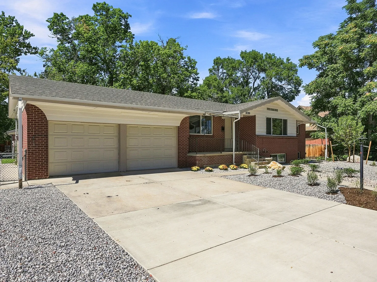 4 bed, 2498 sqft, $2,975 — Photo 4