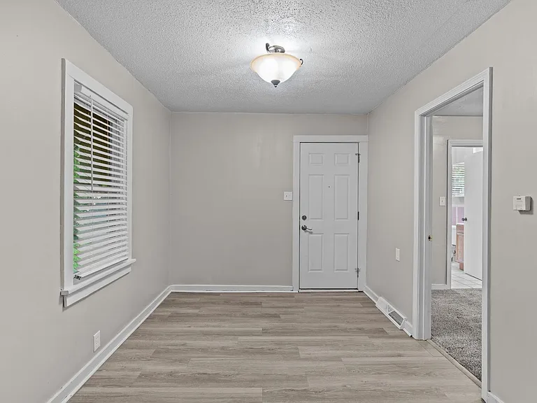 2936 N Hanley Rd — Photo 2