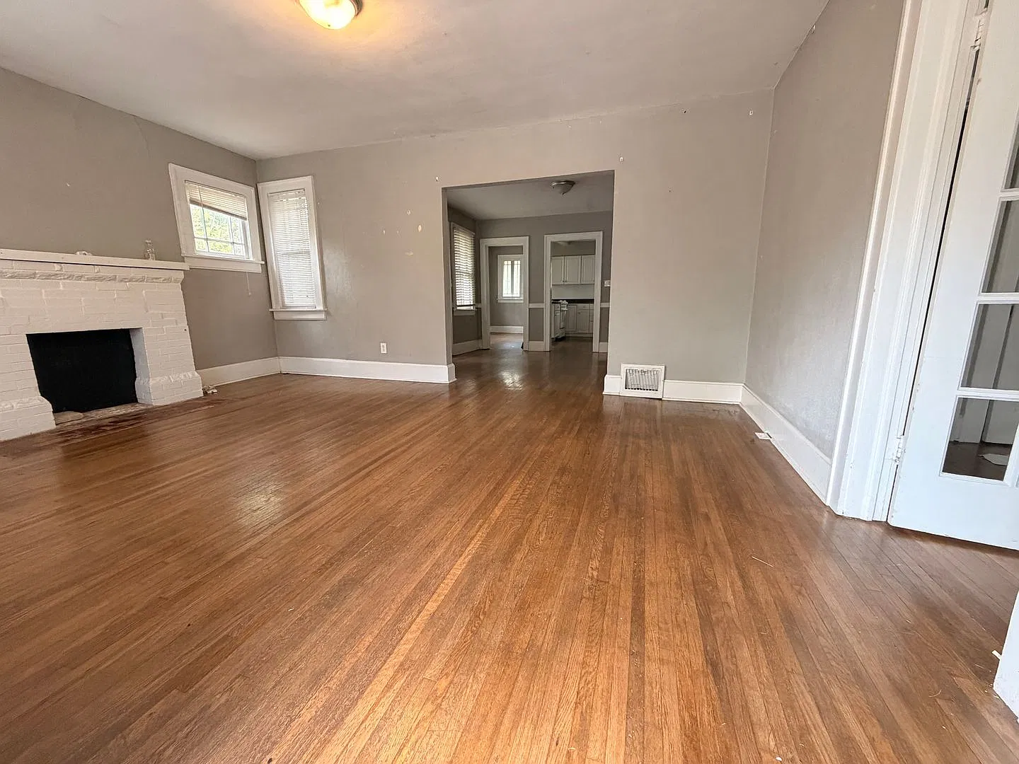 3-Bed, 1-Bath Single Family Home. Washer/Dryer Hook ups + Shed — Photo 2