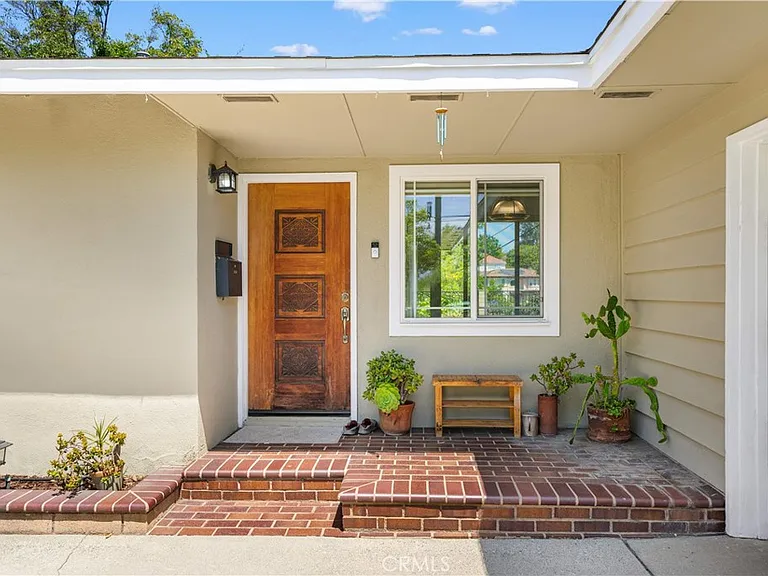 1033 S Isabella Ave — Photo 2
