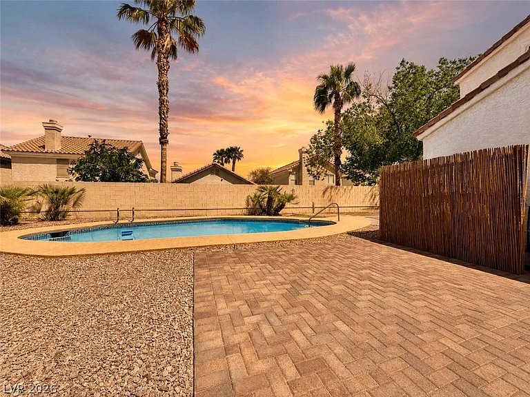 1436 Country Hollow Dr — Photo 23