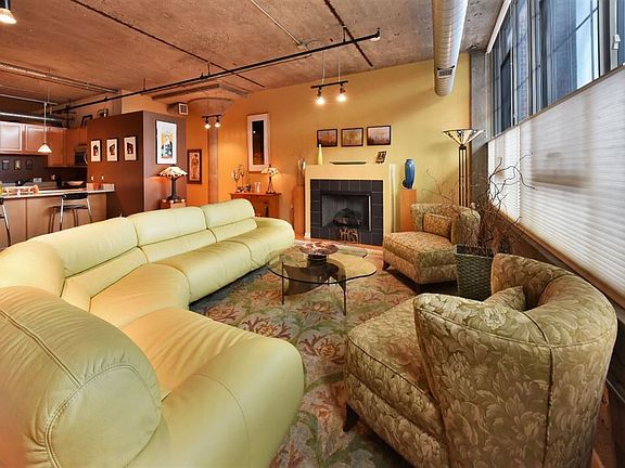 4th image of 315 2nd St APT 209