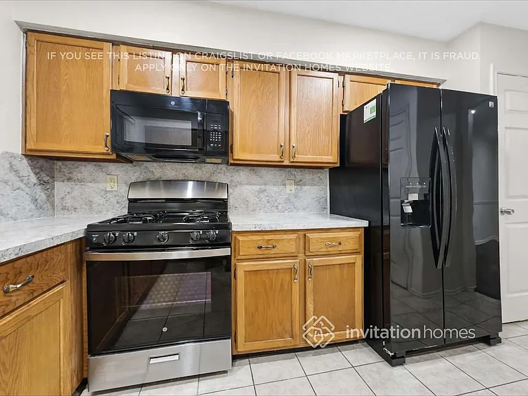 10514 Wayward Wind Ln — Photo 11