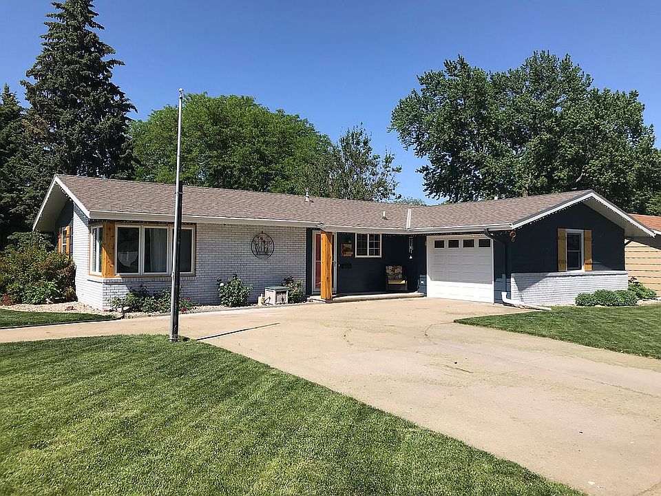 1st image of 800 E 18th St
