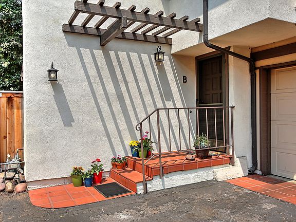 4th image of 224 W De La Guerra St #B