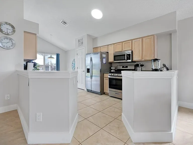 408 Jaybee Ave — Photo 11
