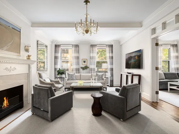 21 East 87th Street image 2 of 11