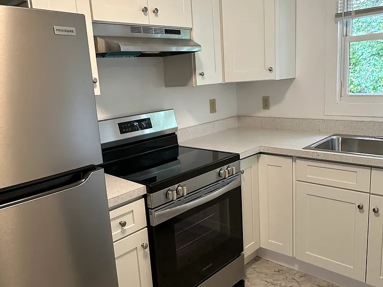 212 Eisenhower Dr — Photo 12
