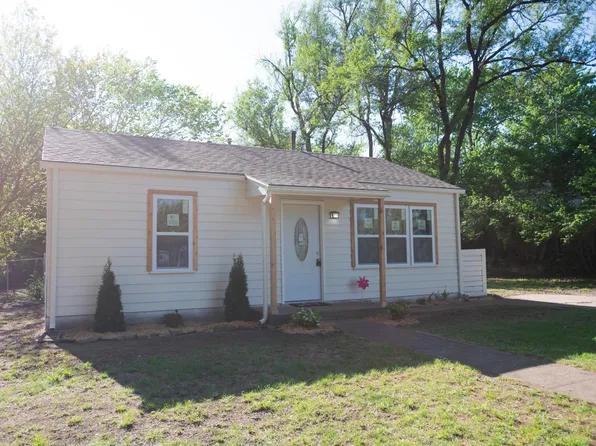 2529 SW Eveningside Dr, Topeka, KS 66614