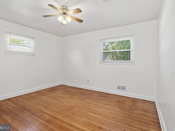4th image of 1136 Dorchester Ave