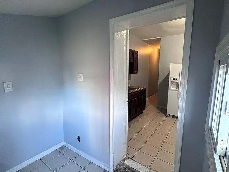 6033 Chestnut St #1 — Photo 10