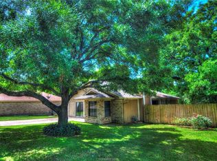 2121 Pantera Dr, Bryan, TX 77807