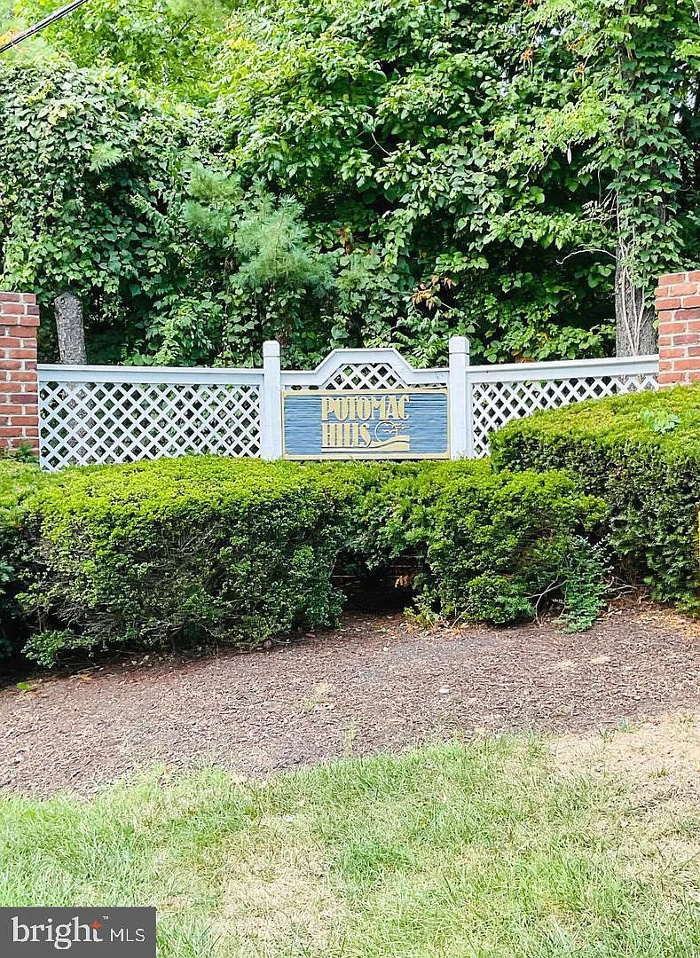 4 bed, 3.5 bath, 2078 sqft, $2,600 — Photo 2