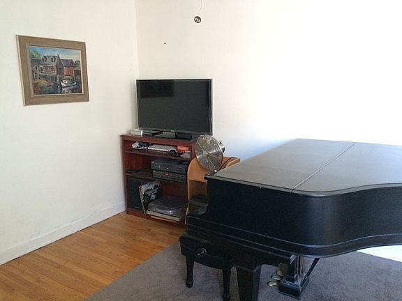Living room (north)
