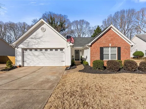 5740 Rolling Meadow Ln, Flowery Branch, GA 30542