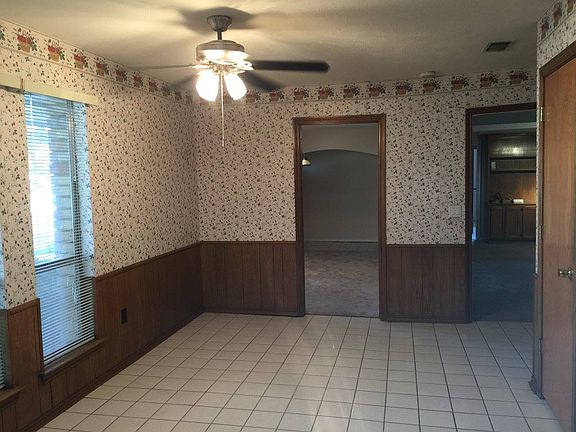 4th image of 1041 College Pkwy