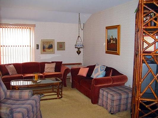 5th image of 300 Foxwood Dr