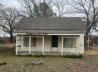 311 S Jernigan St, Bells, TX 75414