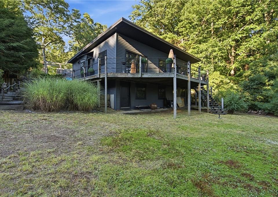 1st image of 3 Hilltop Ct