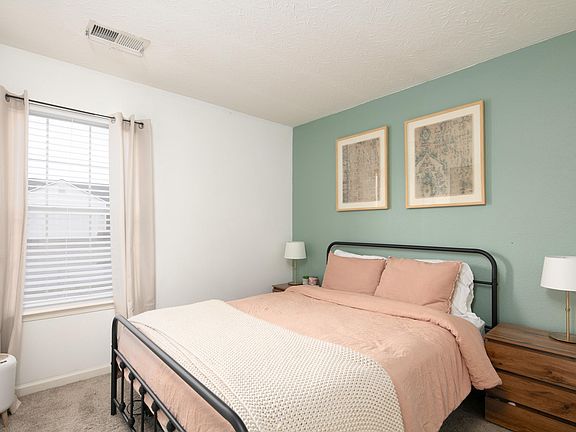 4th image of 1936 Sandersville Rd