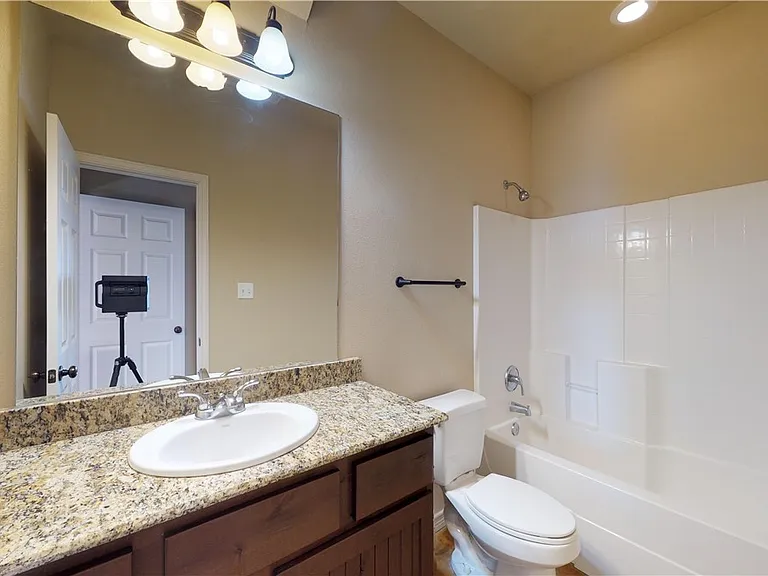 3412 Cullen Trl — Photo 24
