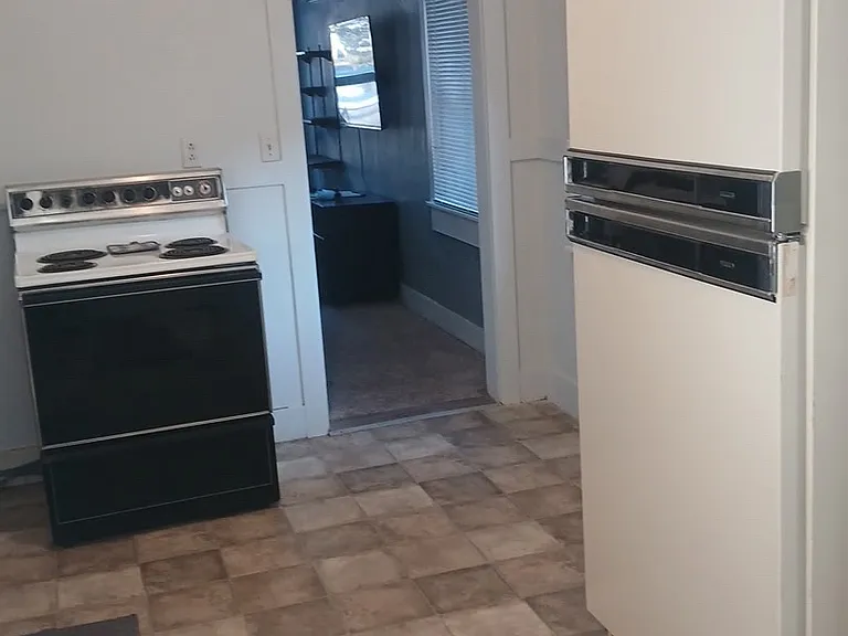 513 S Saint Charles St #B — Photo 7